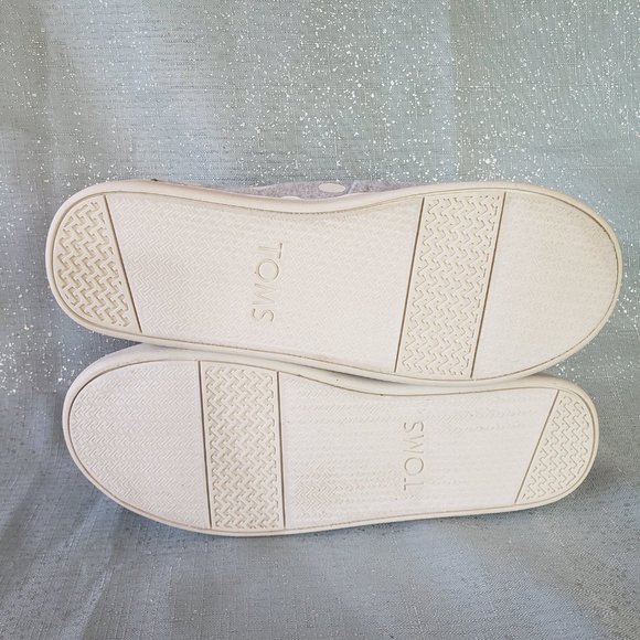 BRAND NEW WITH TAG, TOMS Youth Classic . grey felt and rose gold polka dots  5.5 - Picture 9 of 13
